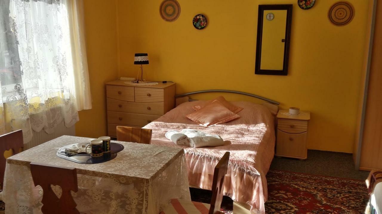 Dom Na Ludowo W Brzeznicy Apartment Brzeznica  Екстериор снимка